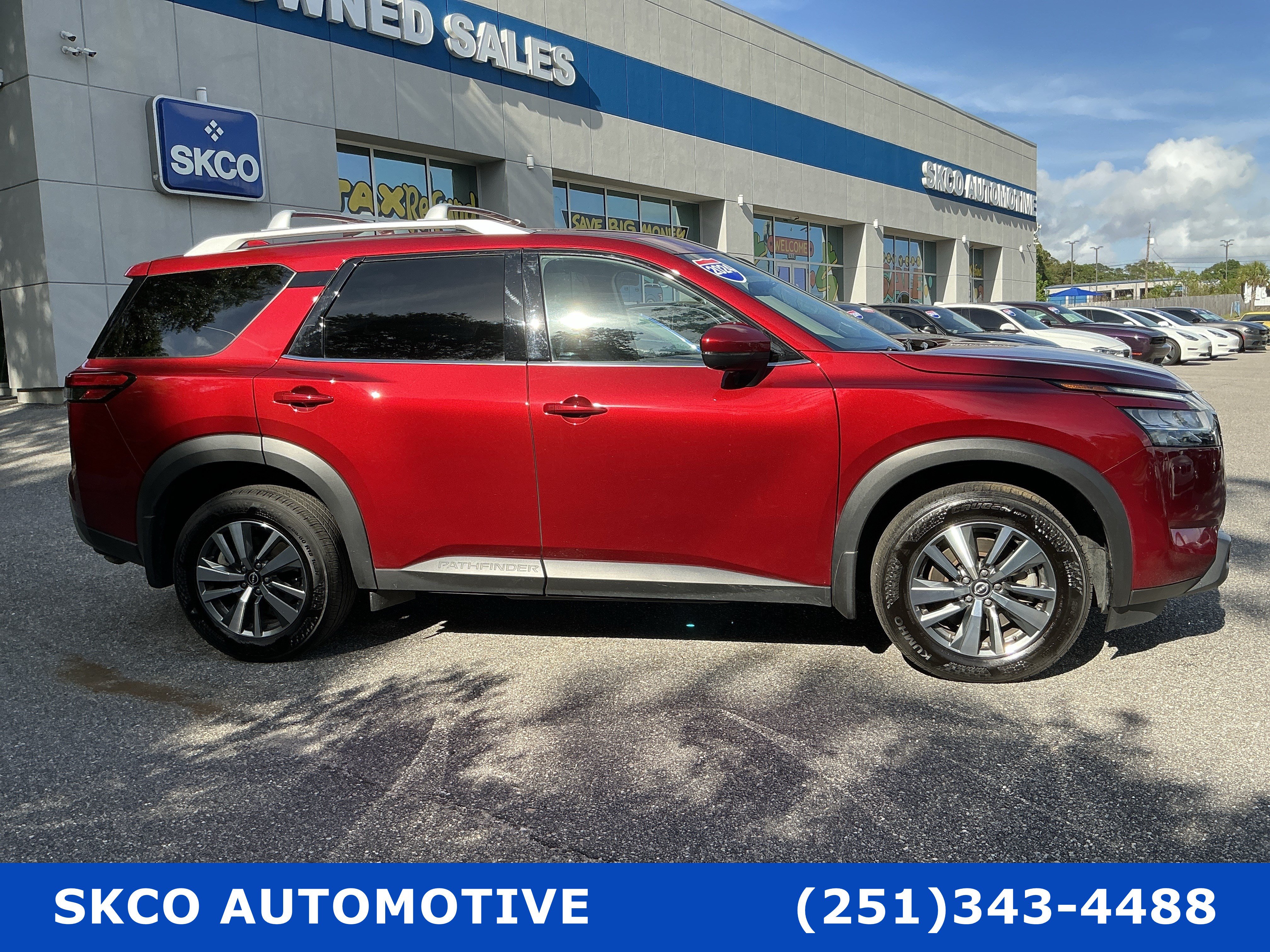 Used 2024 Nissan Pathfinder SL FWD image 6