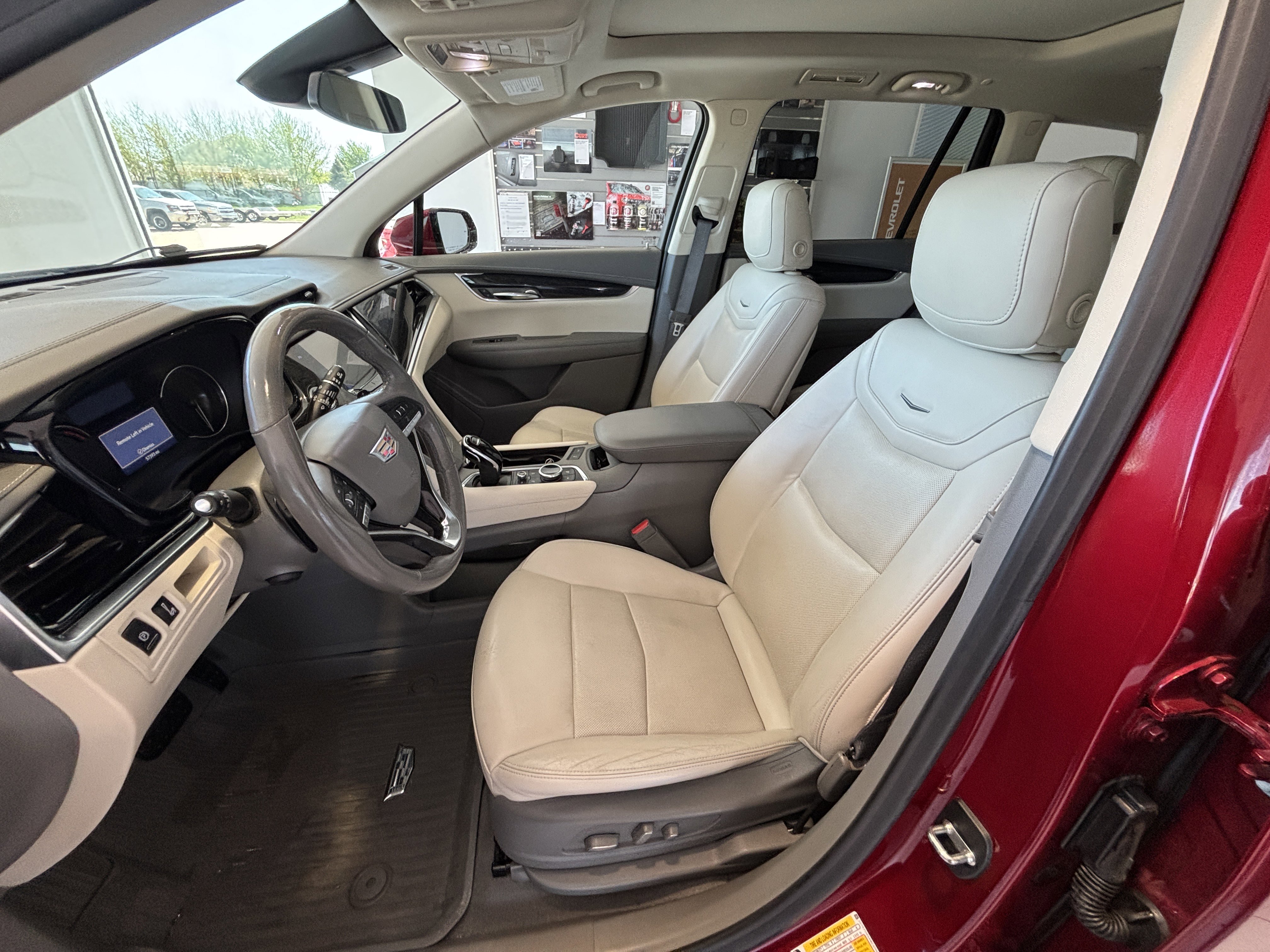 Used 2021 Cadillac XT6 Premium Luxury w/ LPO, Floor Liner Package AWD/4WD image 8