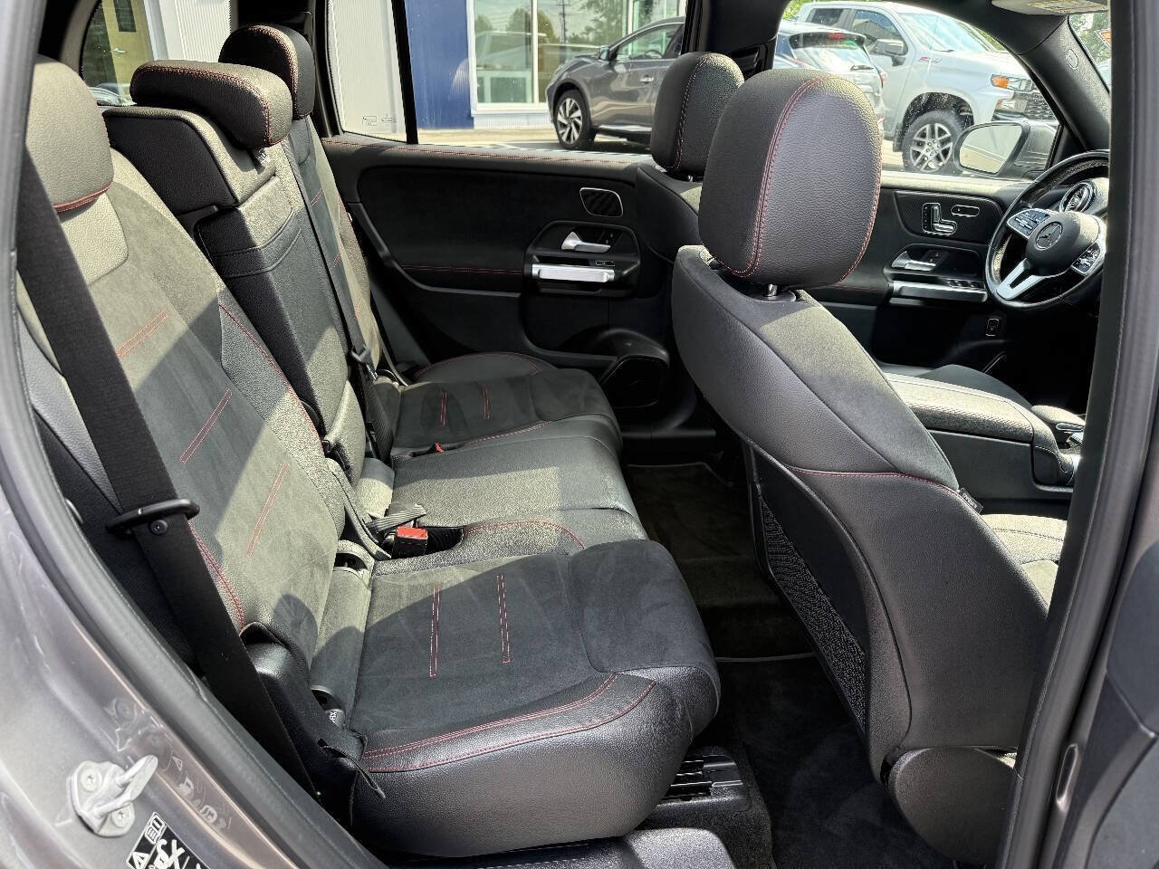 Used 2021 Mercedes-Benz GLB 250 4MATIC image 13