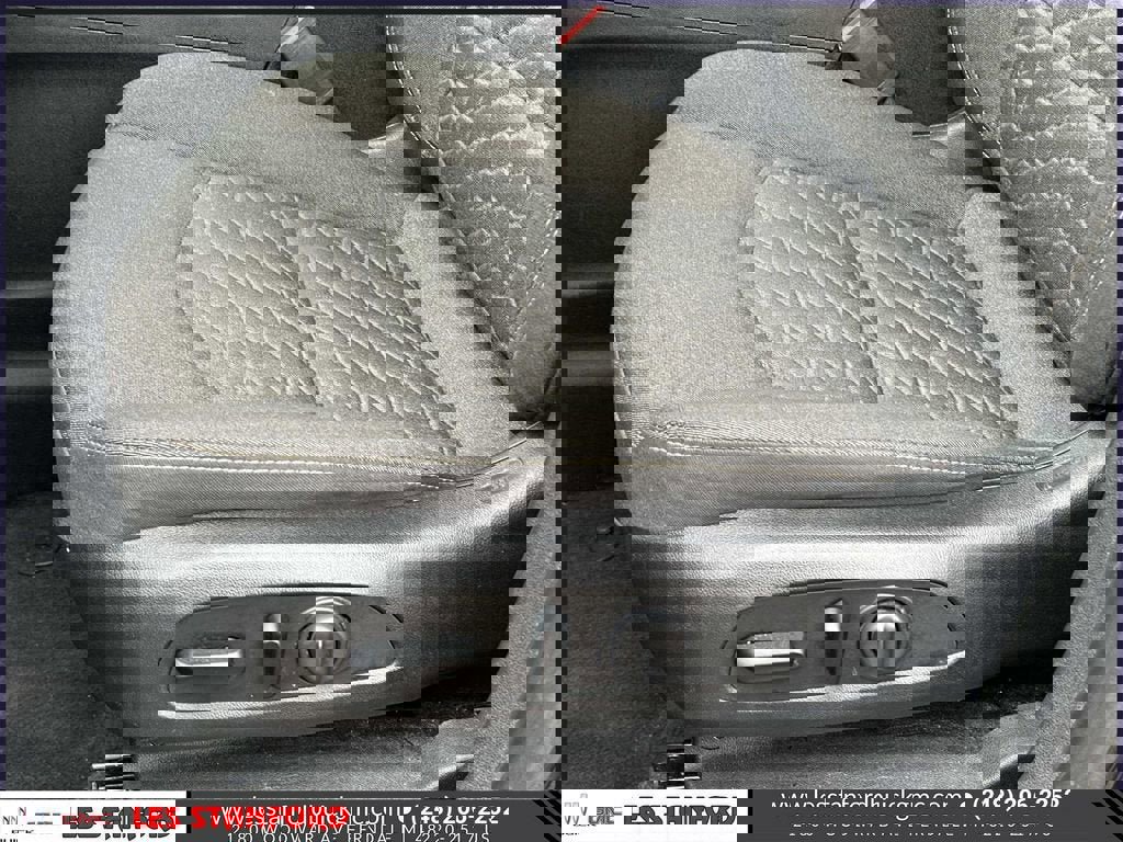 Used 2019 Chevrolet Equinox LT image 18