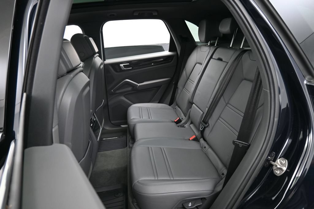 Certified 2023 Porsche Cayenne AWD/4WD image 24