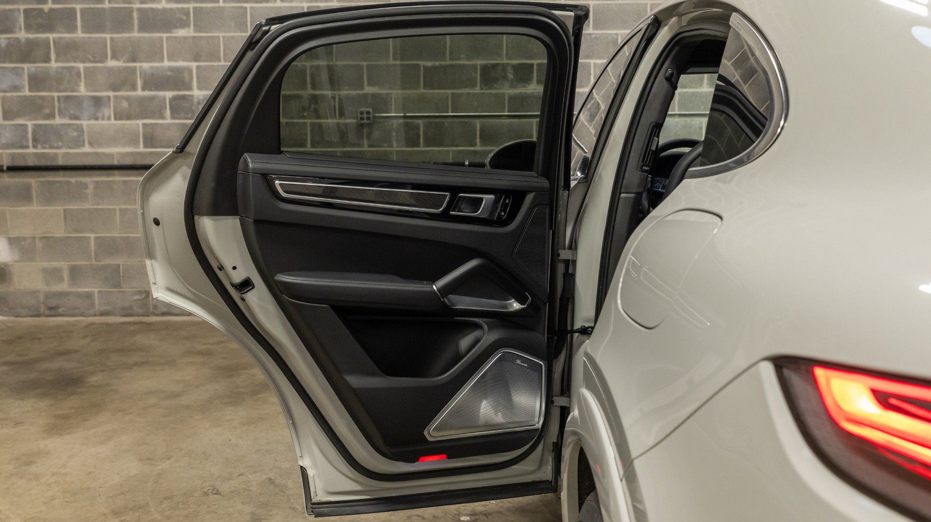 Used 2021 Porsche Cayenne Turbo S image 46