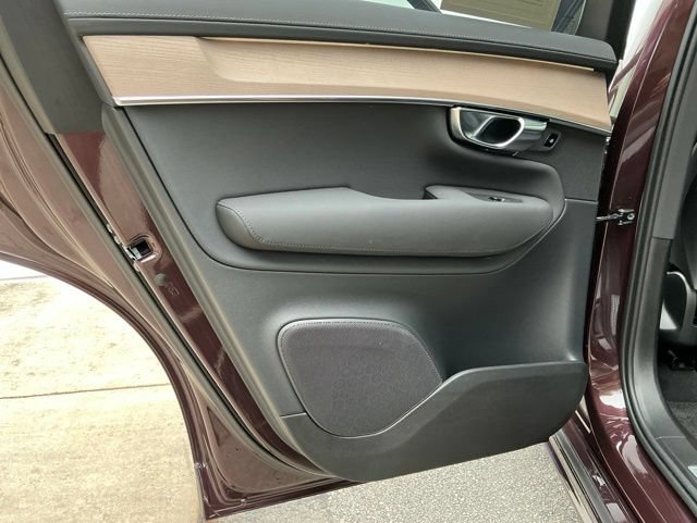 Certified 2025 Volvo XC90 B5 Plus AWD/4WD image 29