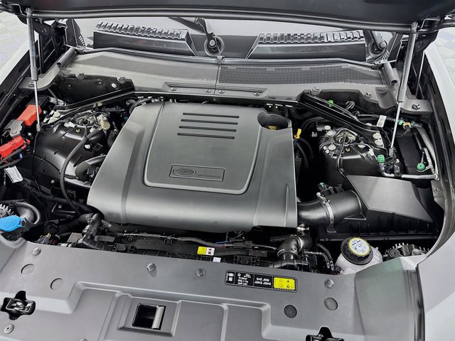 New 2026 Land Rover Defender 110 S image 32
