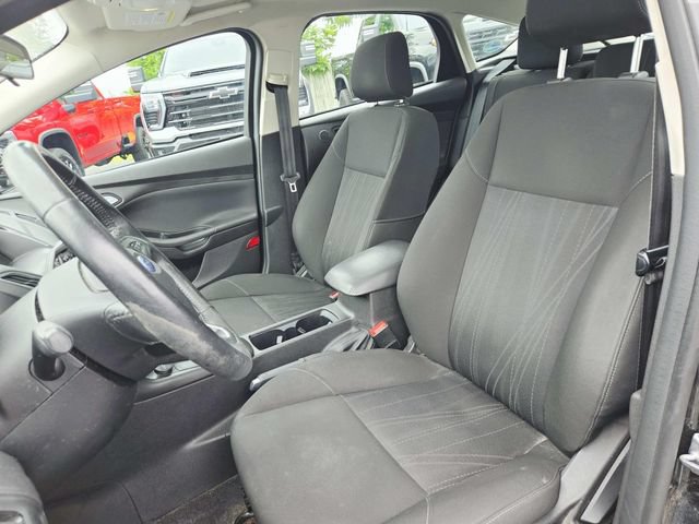 Used 2018 Ford Focus SEL w/ Cold Weather Package FWD image 9