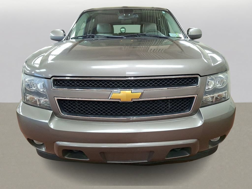 Used 2013 Chevrolet Tahoe LT w/ Luxury Package AWD/4WD image 2