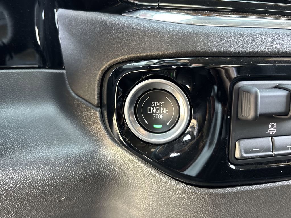 Used 2025 GMC Sierra 1500 Elevation image 17