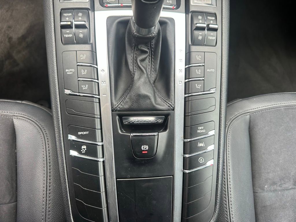 Certified 2017 Porsche Macan AWD/4WD image 25