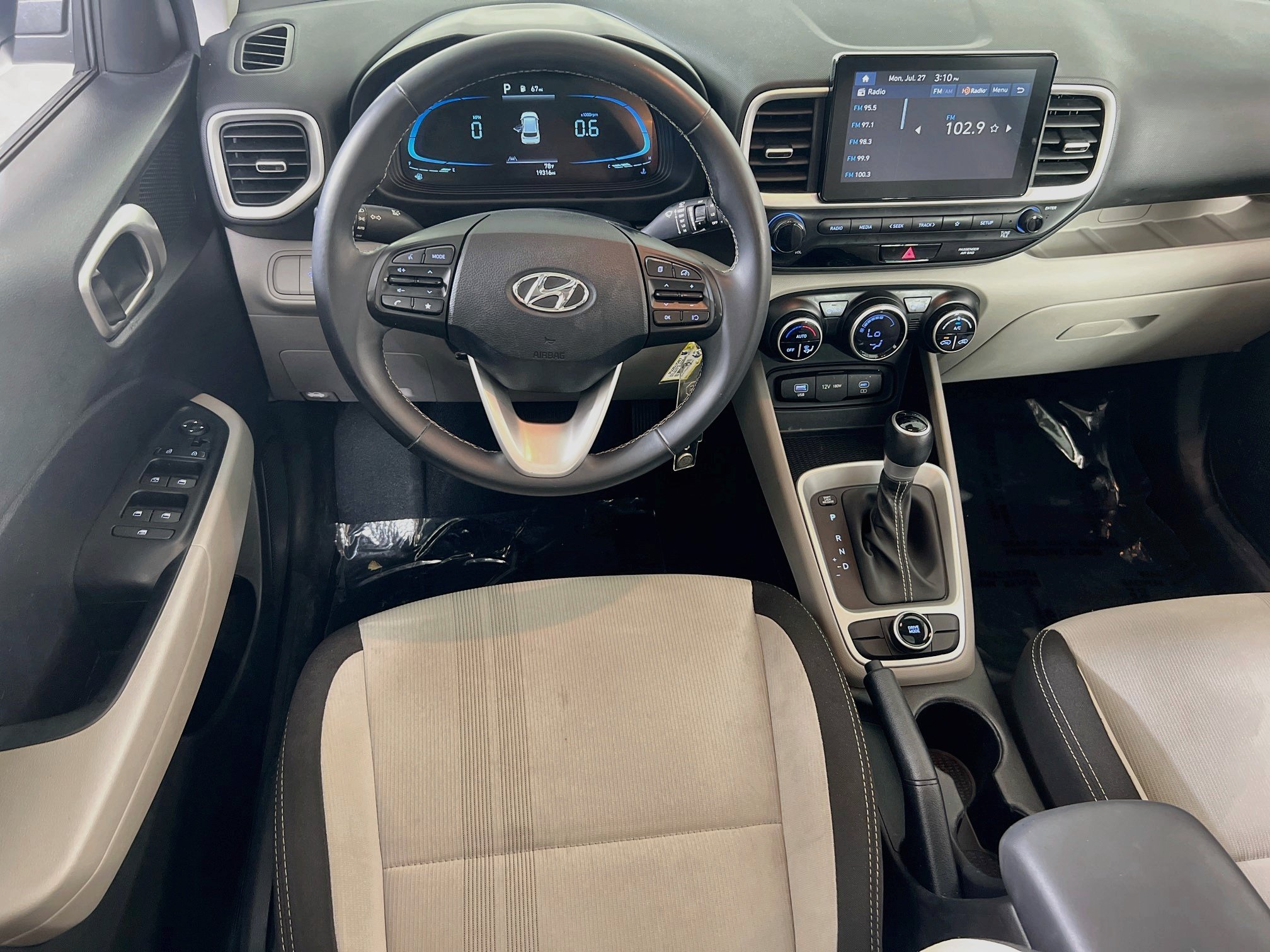 Used 2023 Hyundai Venue SEL w/ Cargo Package FWD image 21