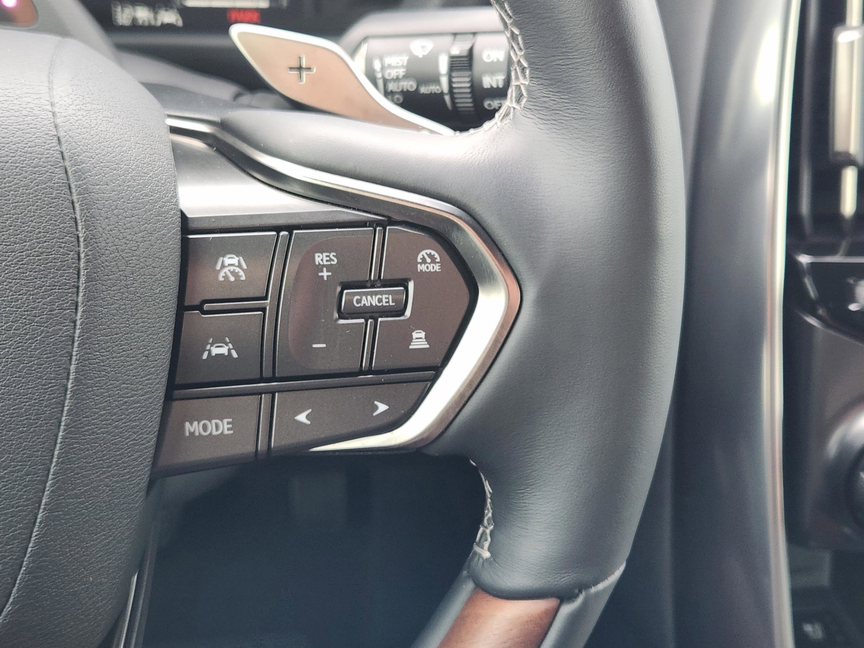 Certified 2025 Lexus LX 700h Luxury image 27