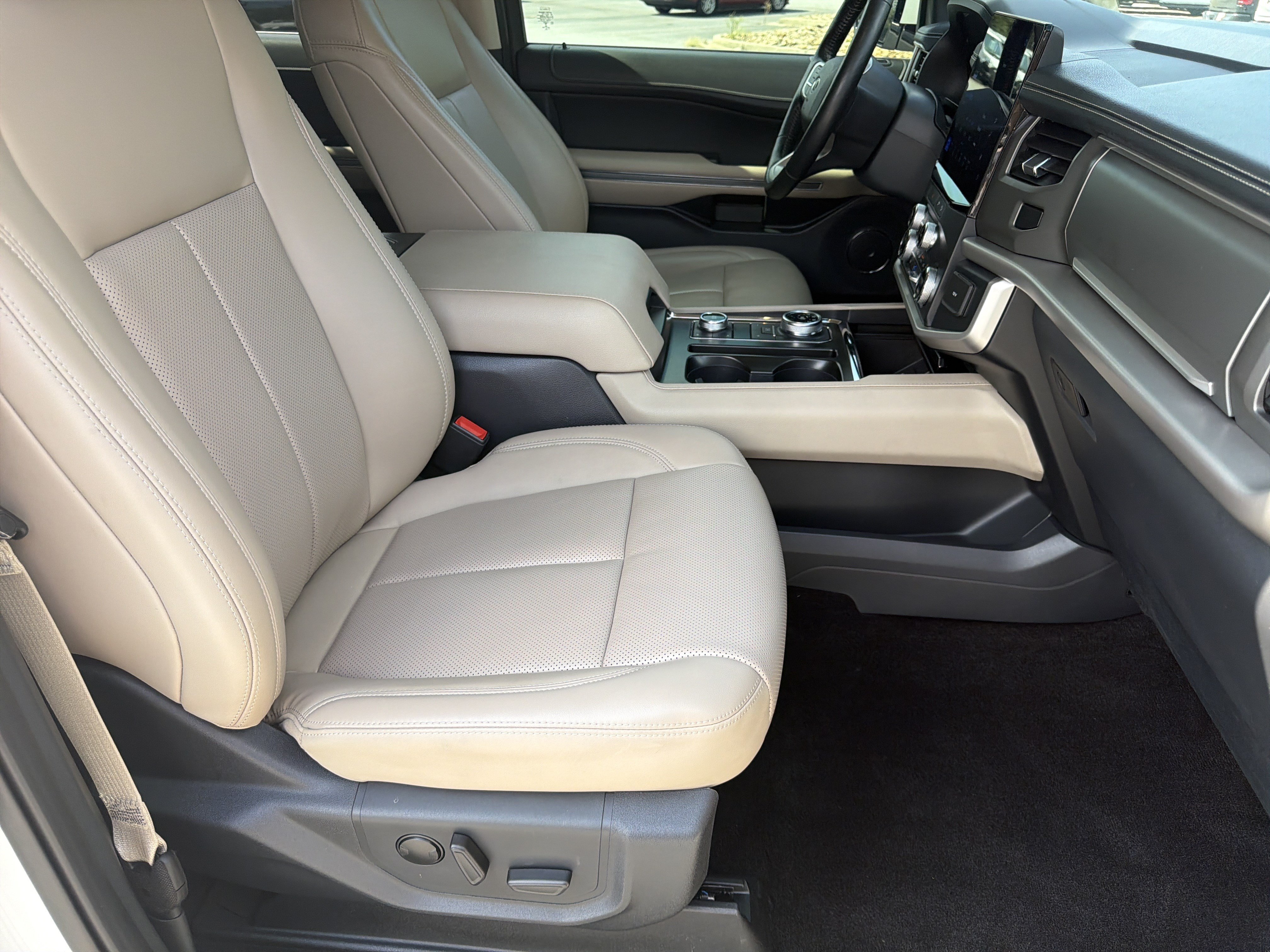 Used 2022 Ford Expedition XLT AWD/4WD image 16