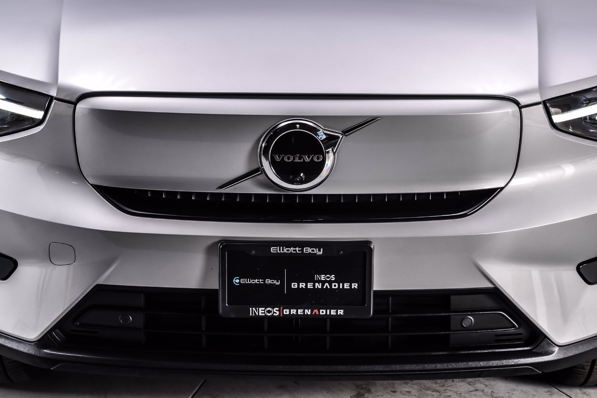 Used 2023 Volvo C40 P8 Recharge Ultimate w/ Protection Package Premier AWD/4WD image 8