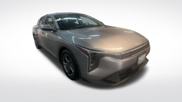 Used 2025 Kia K4 FWD image 2