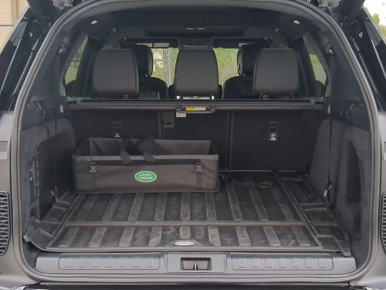 Used 2025 Land Rover Discovery Dynamic SE image 36