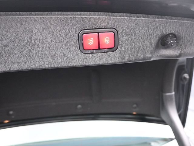 Used 2015 Mercedes-Benz E 350 4MATIC Sedan image 36