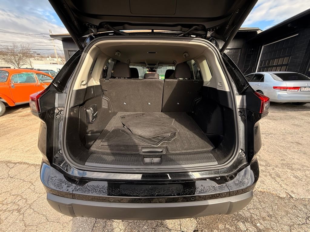 Used 2026 Nissan Rogue SV image 13