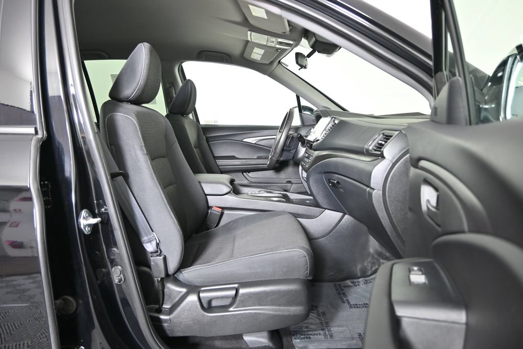 Used 2025 Honda Ridgeline Sport image 14