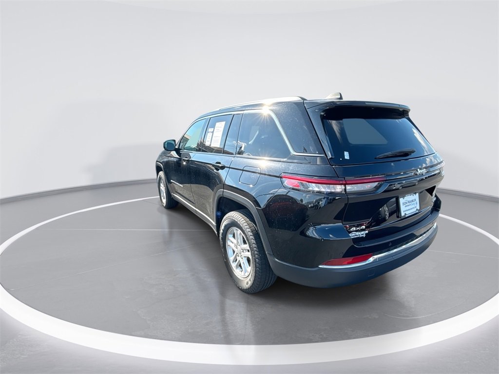 Used 2023 Jeep Grand Cherokee Laredo image 6