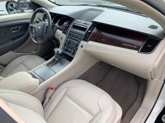 Used 2010 Ford Taurus SEL FWD image 19