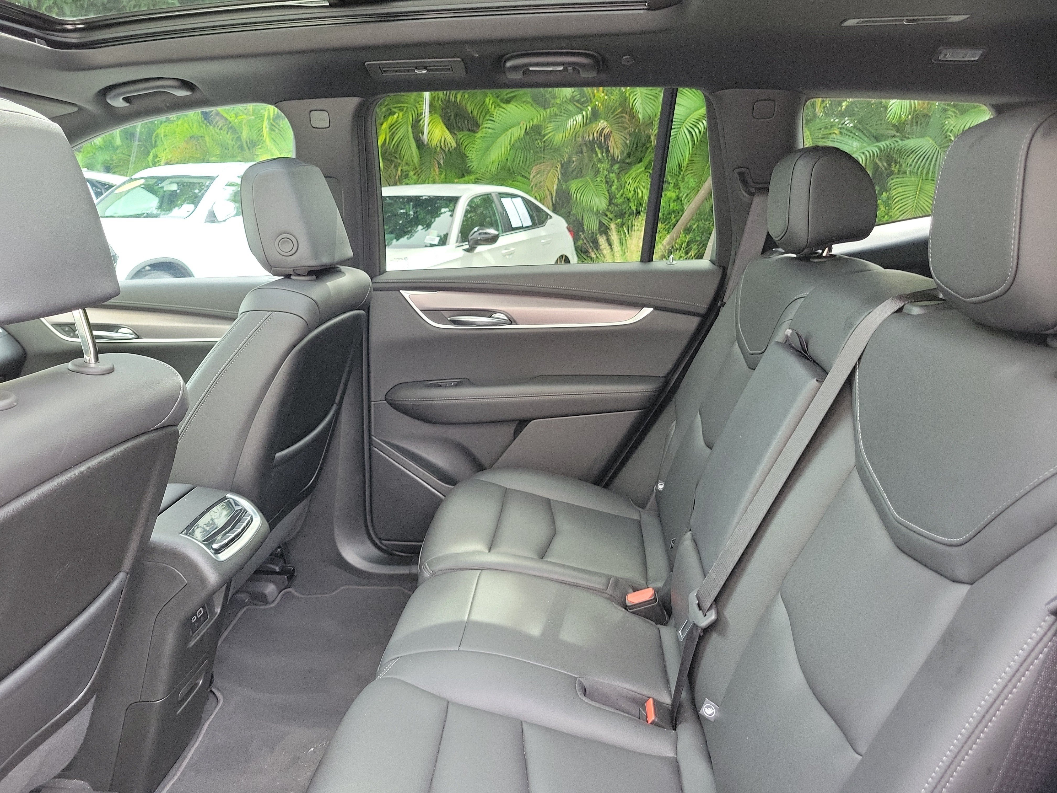 Used 2025 Cadillac XT6 Luxury FWD image 16