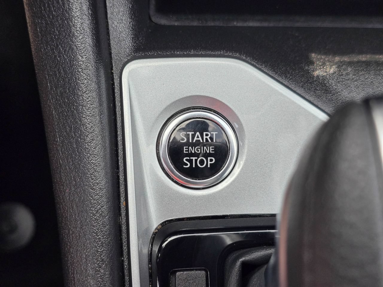 Used 2025 Nissan Altima 2.5 SV FWD image 19