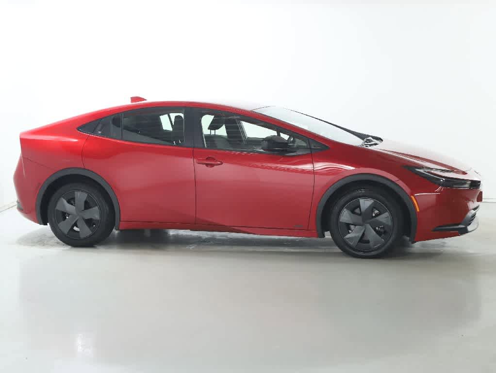 Used 2025 Toyota Prius LE AWD/4WD image 11