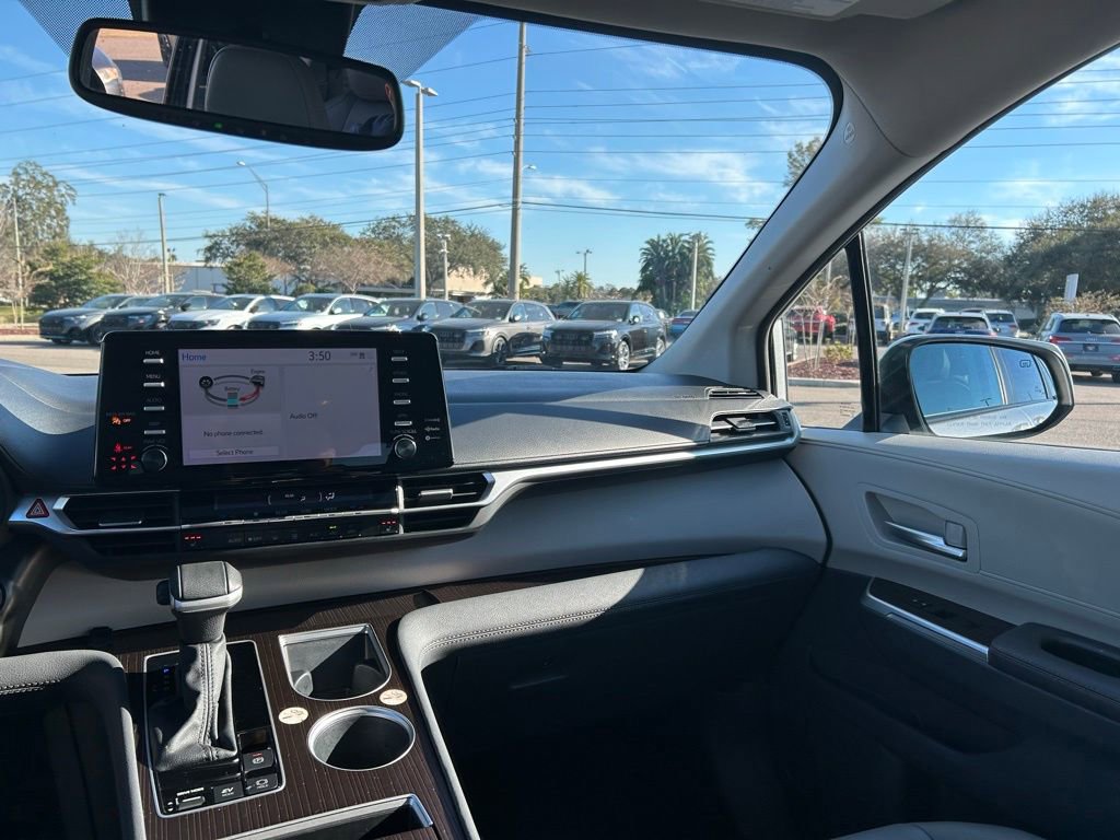 Used 2024 Toyota Sienna XLE image 10