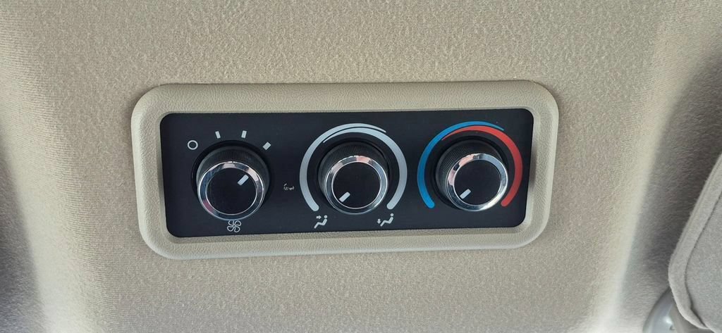 Used 2025 Chevrolet Express 3500 LT w/ LT Preferred Equipment Group RWD image 87