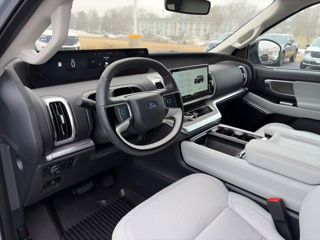 Used 2025 Ford Expedition Platinum w/ Platinum Ultimate Package AWD/4WD image 11