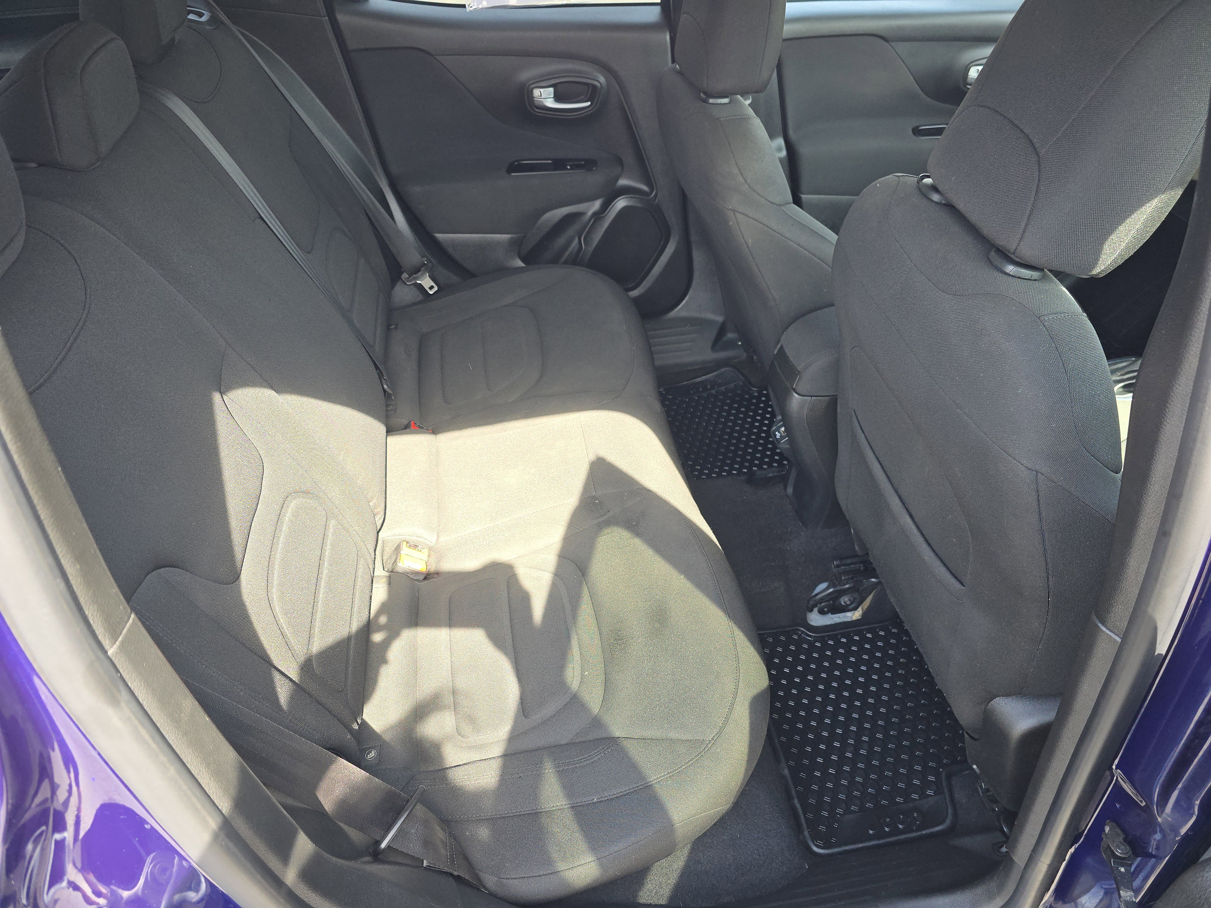 Used 2020 Jeep Renegade Latitude w/ Cold Weather Group image 20