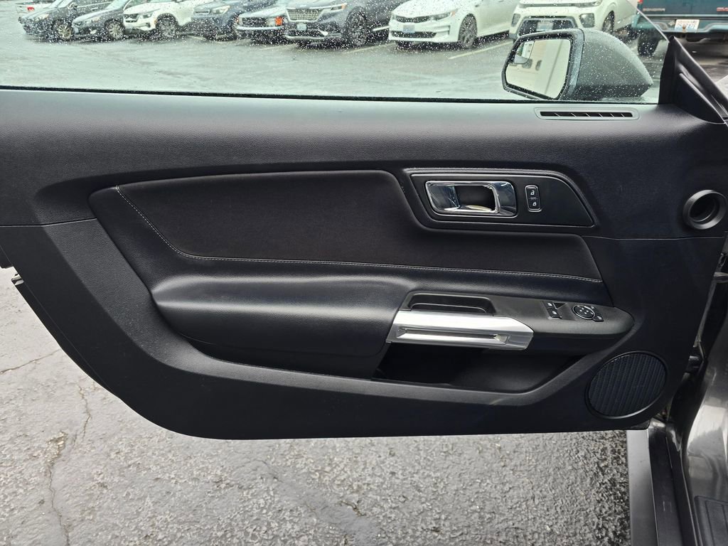 Used 2017 Ford Mustang Coupe image 8