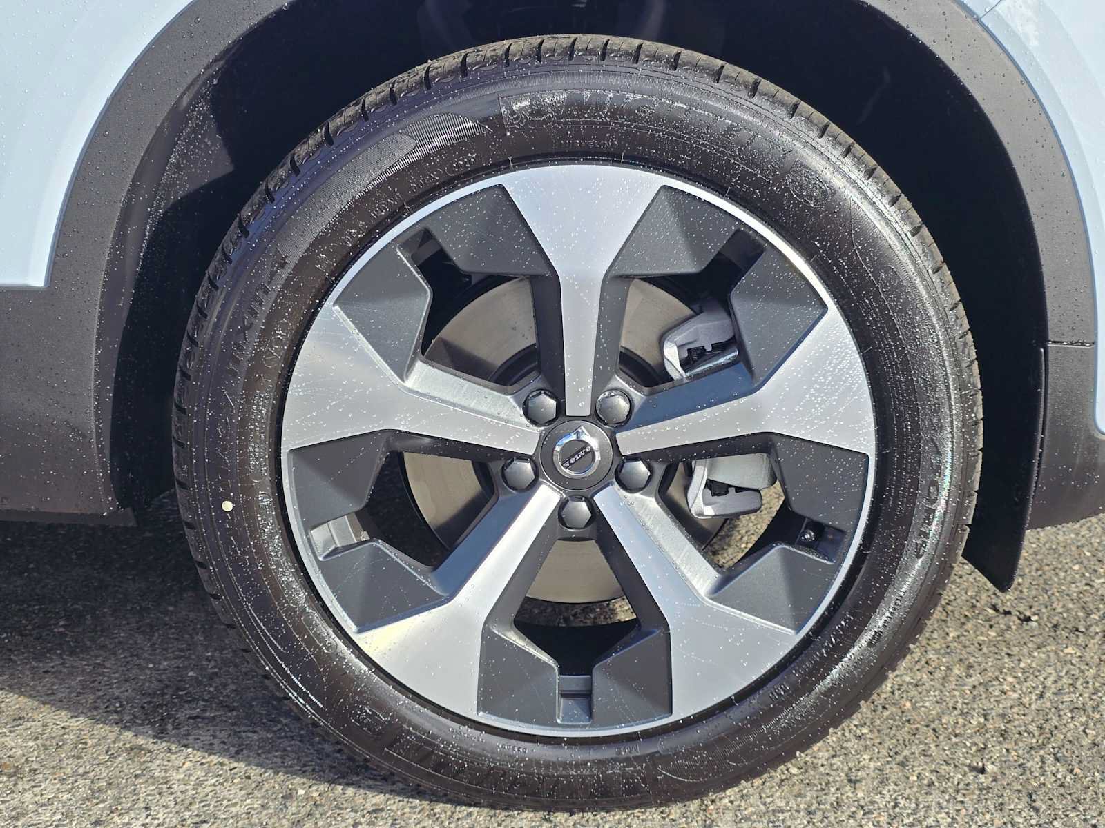 New 2026 Volvo XC40 B5 Plus w/ Protection Package Premier AWD/4WD image 9