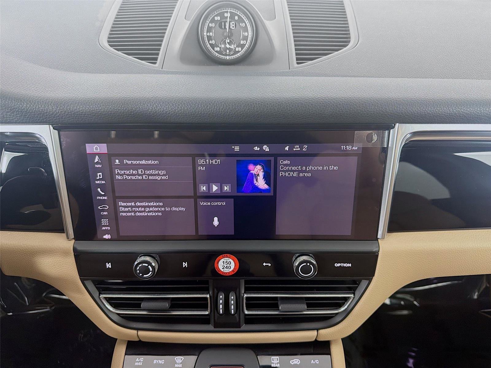 Certified 2025 Porsche Macan image 19