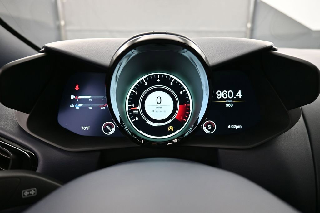 Used 2021 Aston Martin V8 Vantage Roadster RWD image 18