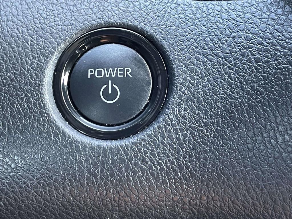 Used 2025 Toyota Camry SE w/ Convenience Package FWD image 33