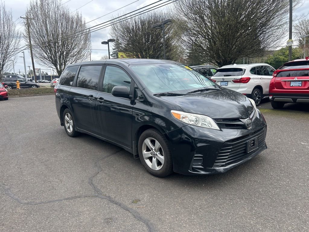 Used 2019 Toyota Sienna L w/ Carpet Mat Package image 2