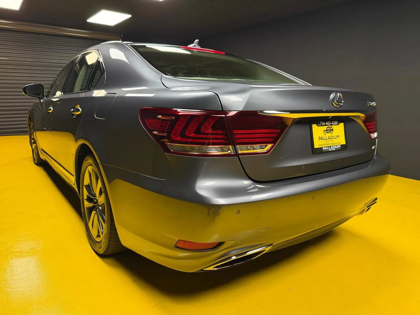 Used 2013 Lexus LS 460 AWD w/ Comfort Pkg image 4