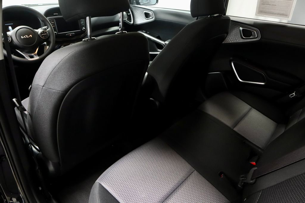 Used 2025 Kia Soul LX image 18
