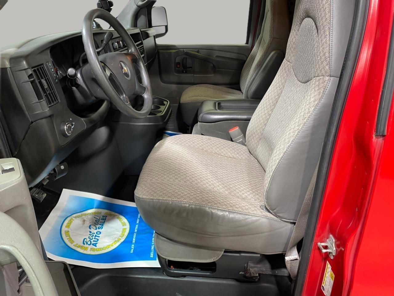 Used 2008 Chevrolet Express 3500 3500 Cargo w/ Chrome Appearance Package image 10