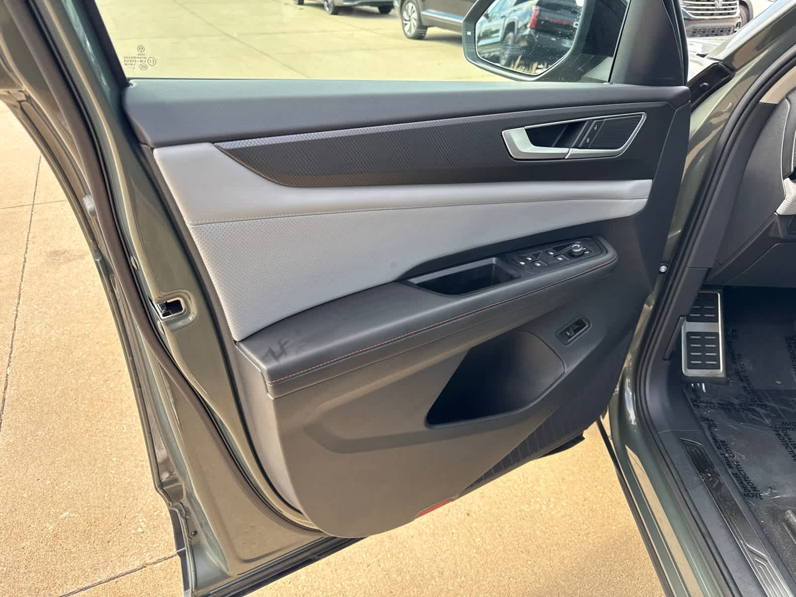 Certified 2024 Volkswagen Atlas Peak Edition SE image 26