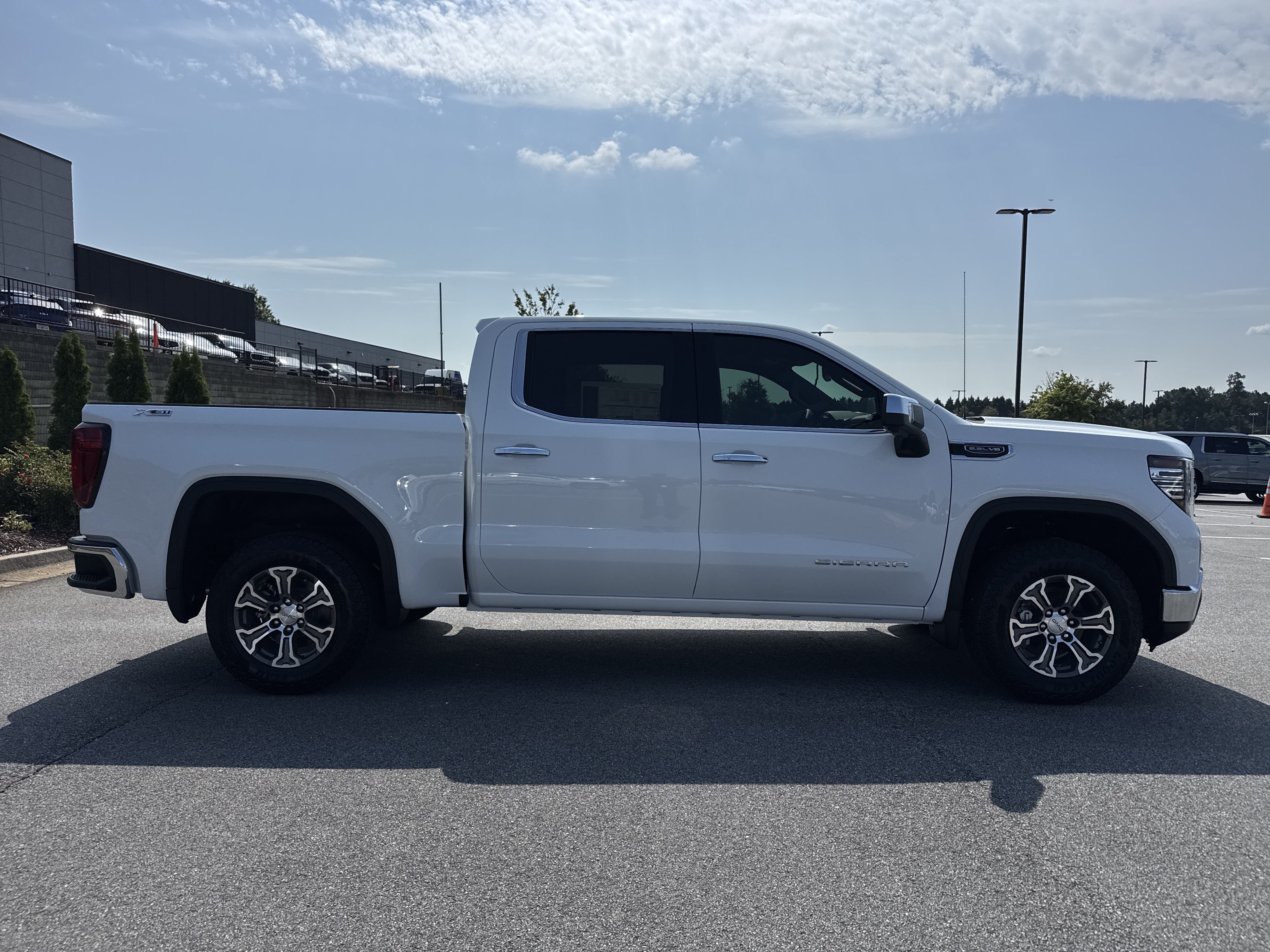 New 2026 GMC Sierra 1500 SLT w/ X31 Off-Road Package AWD/4WD image 11