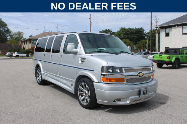 Used 2017 Chevrolet Express 2500 RWD image 2