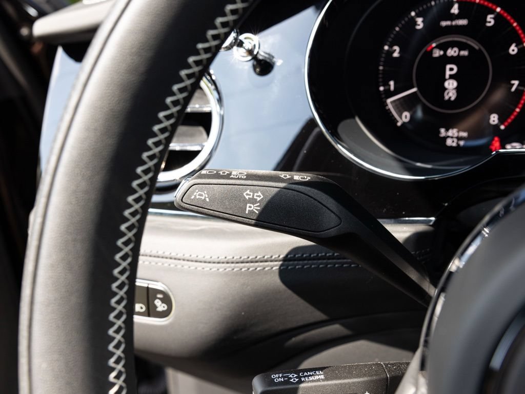 Used 2025 Bentley Bentayga AWD/4WD image 42