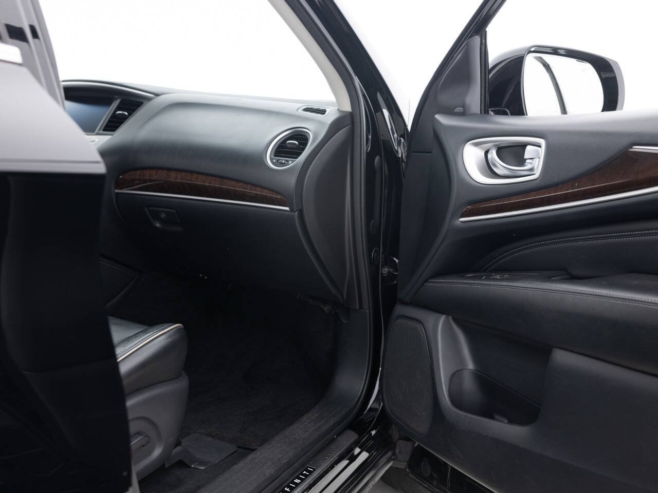 Used 2017 INFINITI QX60 Luxe w/ Deluxe Technology Package AWD/4WD image 28