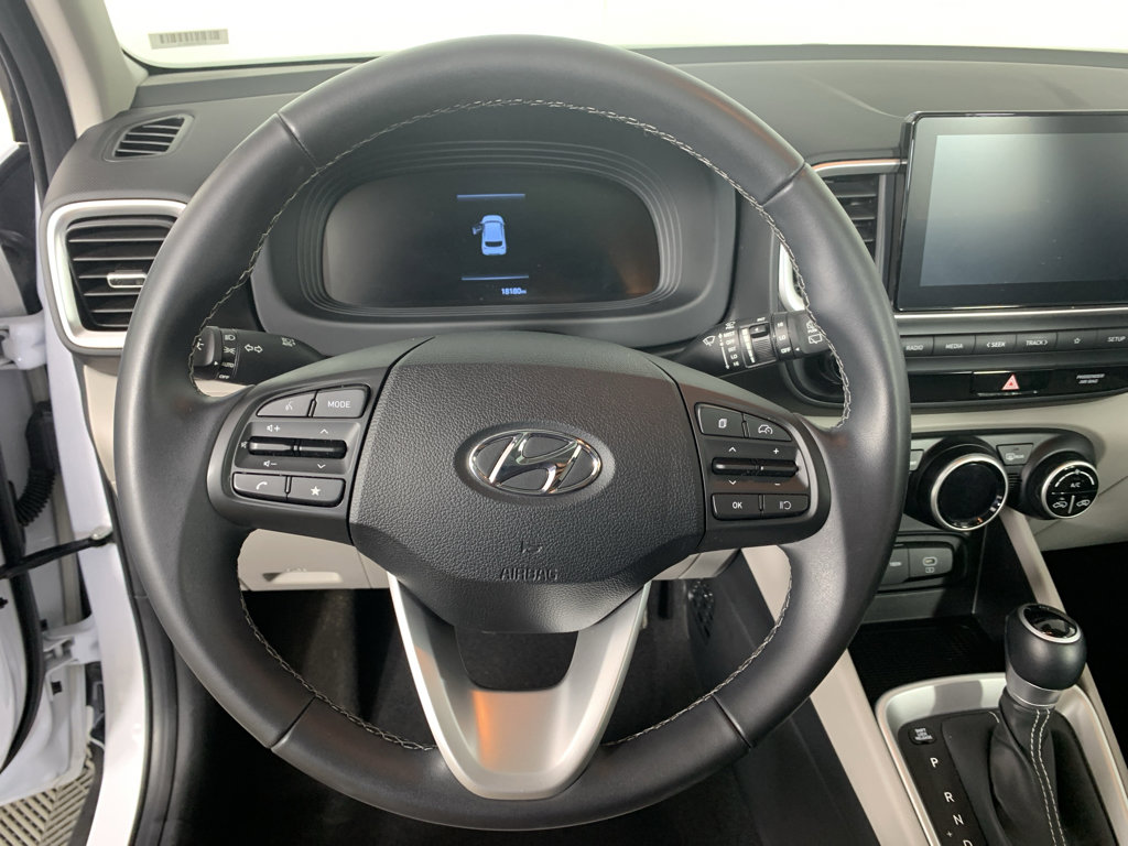 Used 2025 Hyundai Venue SEL FWD image 22