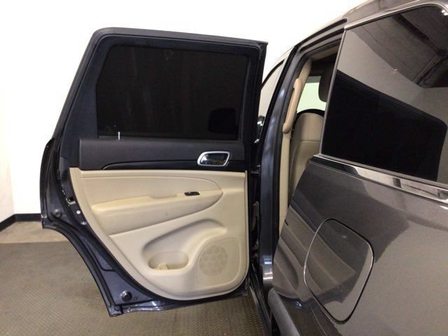 Used 2019 Jeep Grand Cherokee Laredo AWD/4WD image 16