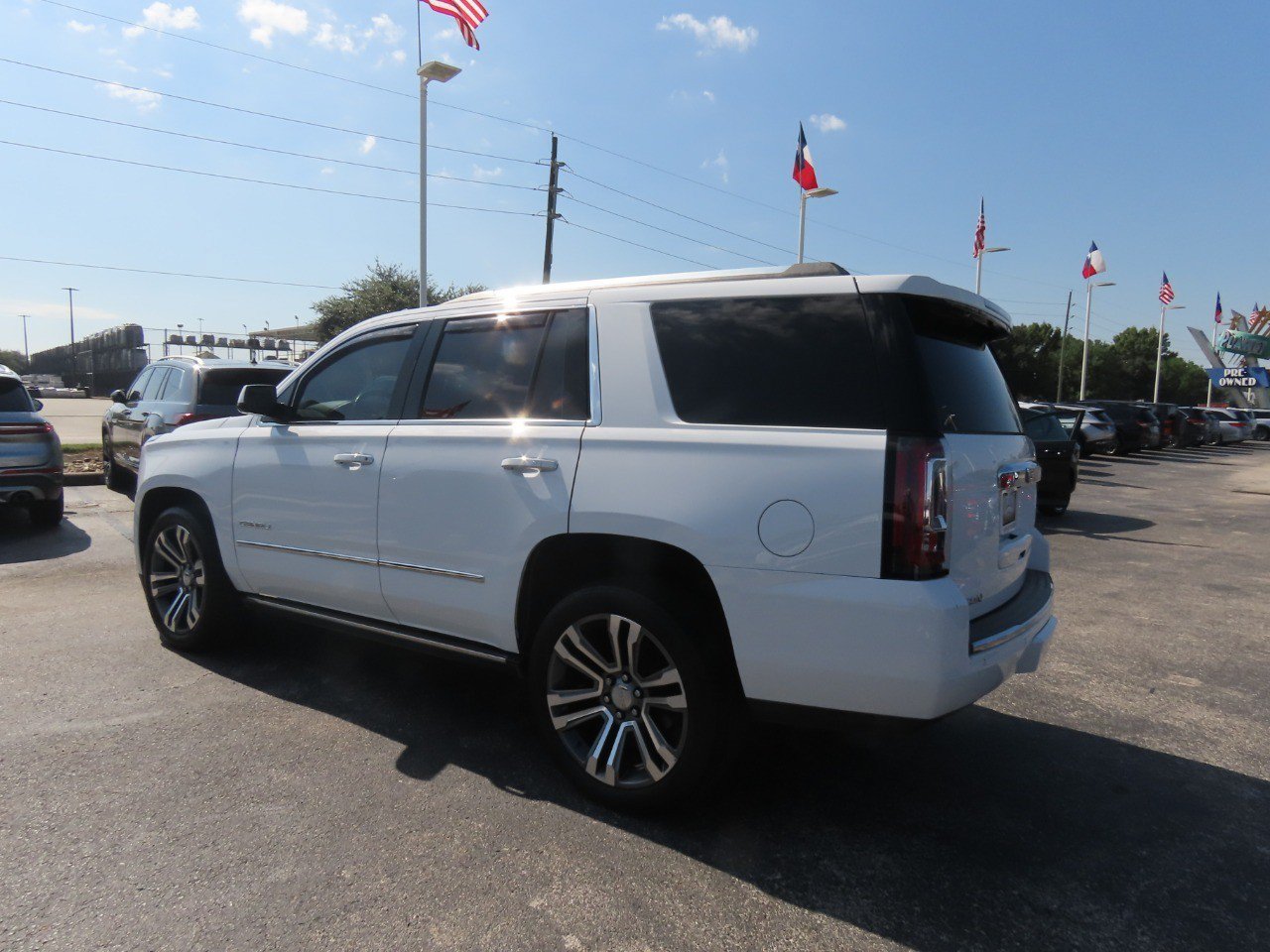 Used 2019 GMC Yukon Denali w/ Denali Ultimate Package AWD/4WD image 16