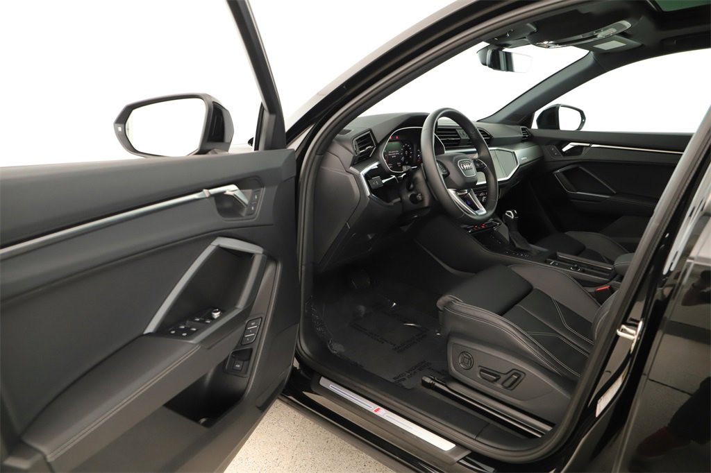 Certified 2025 Audi Q3 2.0T Premium w/ Convenience Package image 14