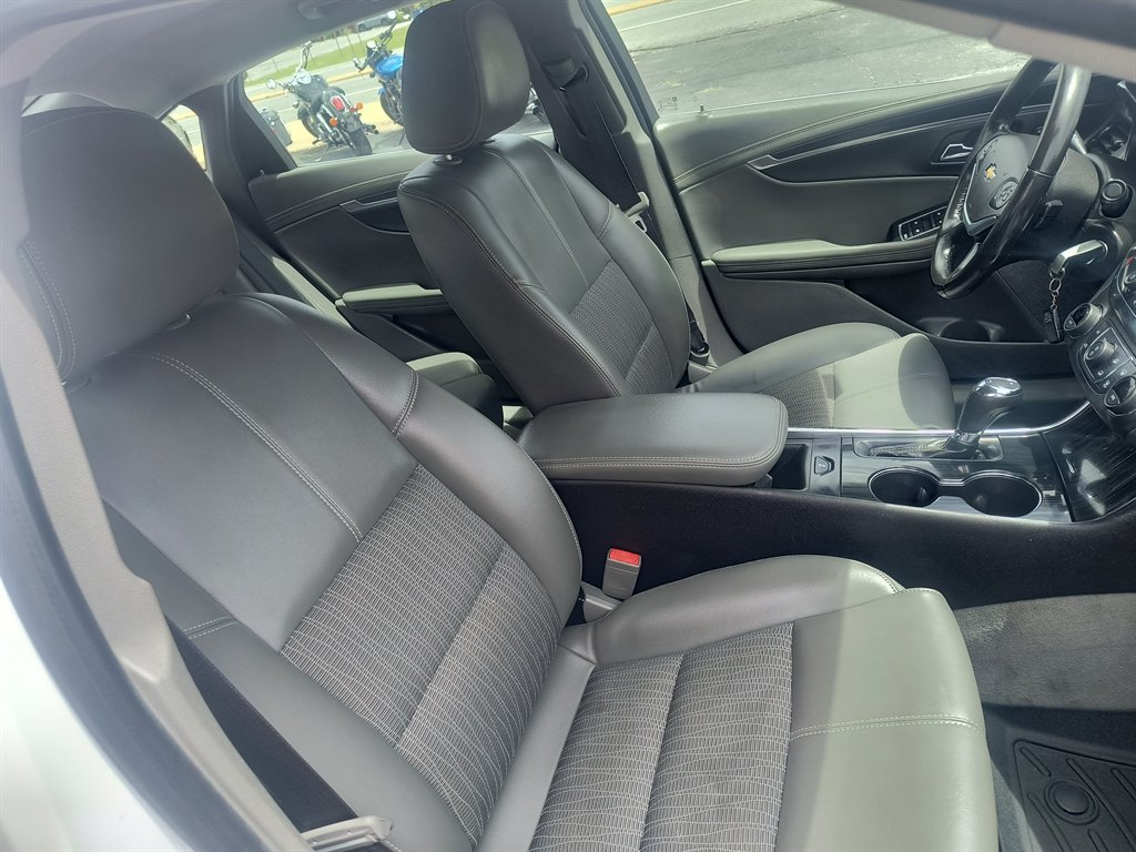 Used 2016 Chevrolet Impala LT FWD image 18
