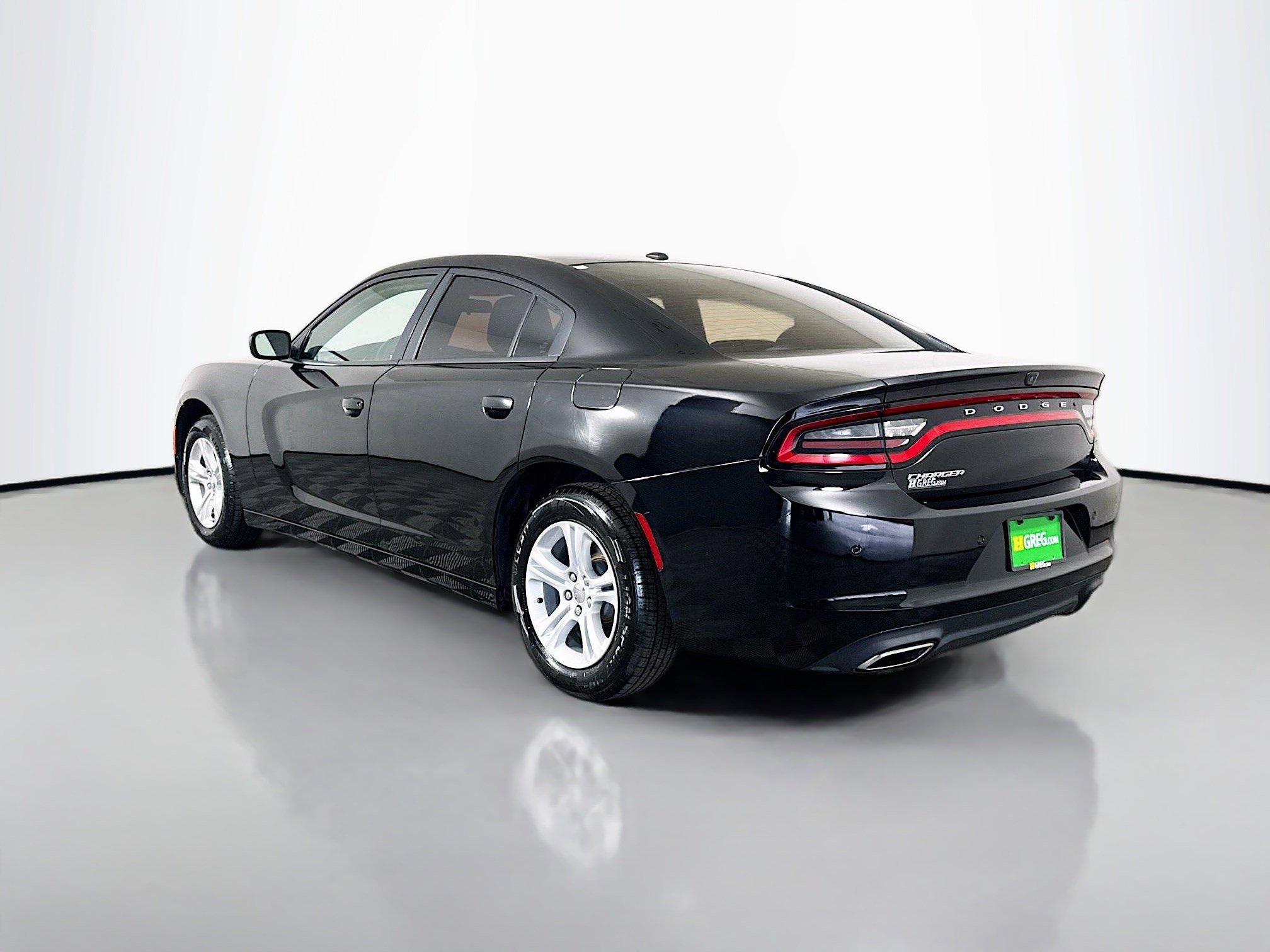 Used 2019 Dodge Charger SXT w/ Leather Interior Group image 7